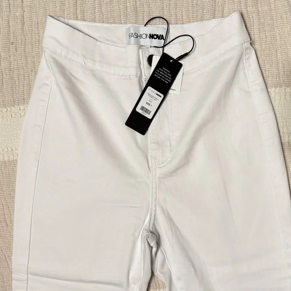 Fashion Nova Mystery Solved Extreme Bell Bottom Jeans- NWT - Picture 6 of 6